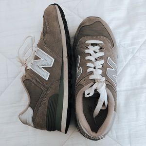 New Balance Tennis Shoes